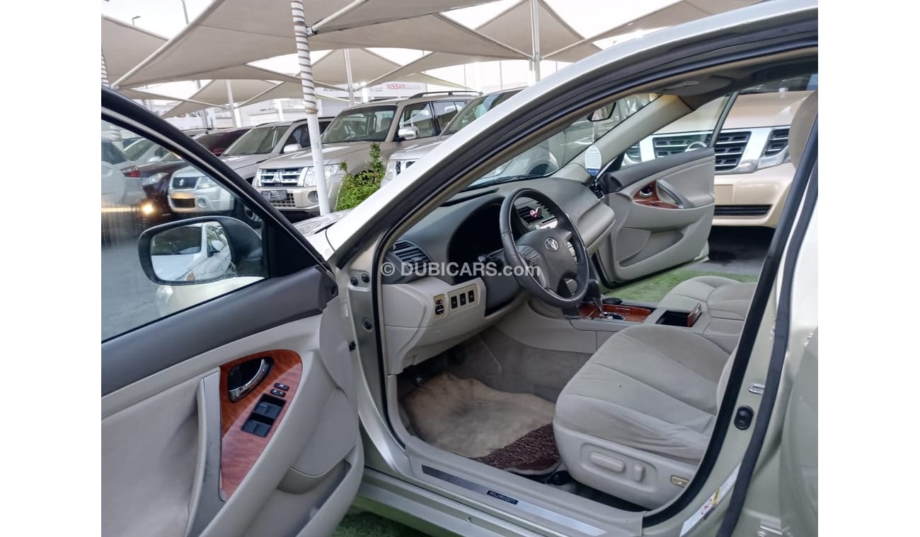 تويوتا أوريون خليجى- بدون حوادث- رقم واحد - بصمة - فتحة - شاشة - كاميرا - مثبت سرعة - رنجات - حساسات -خشب