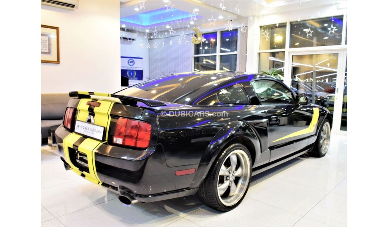 فورد موستانج ONLY 129000 KM! FORD MUSTANG GT 2005 Model in Black with Yellow Stripes Color! GCC Specs