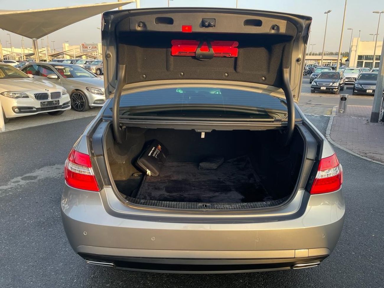 Mercedes-Benz E300 Avantgarde Mercedes E300 AMG_GCC_2012_Excellent Condition _Full option