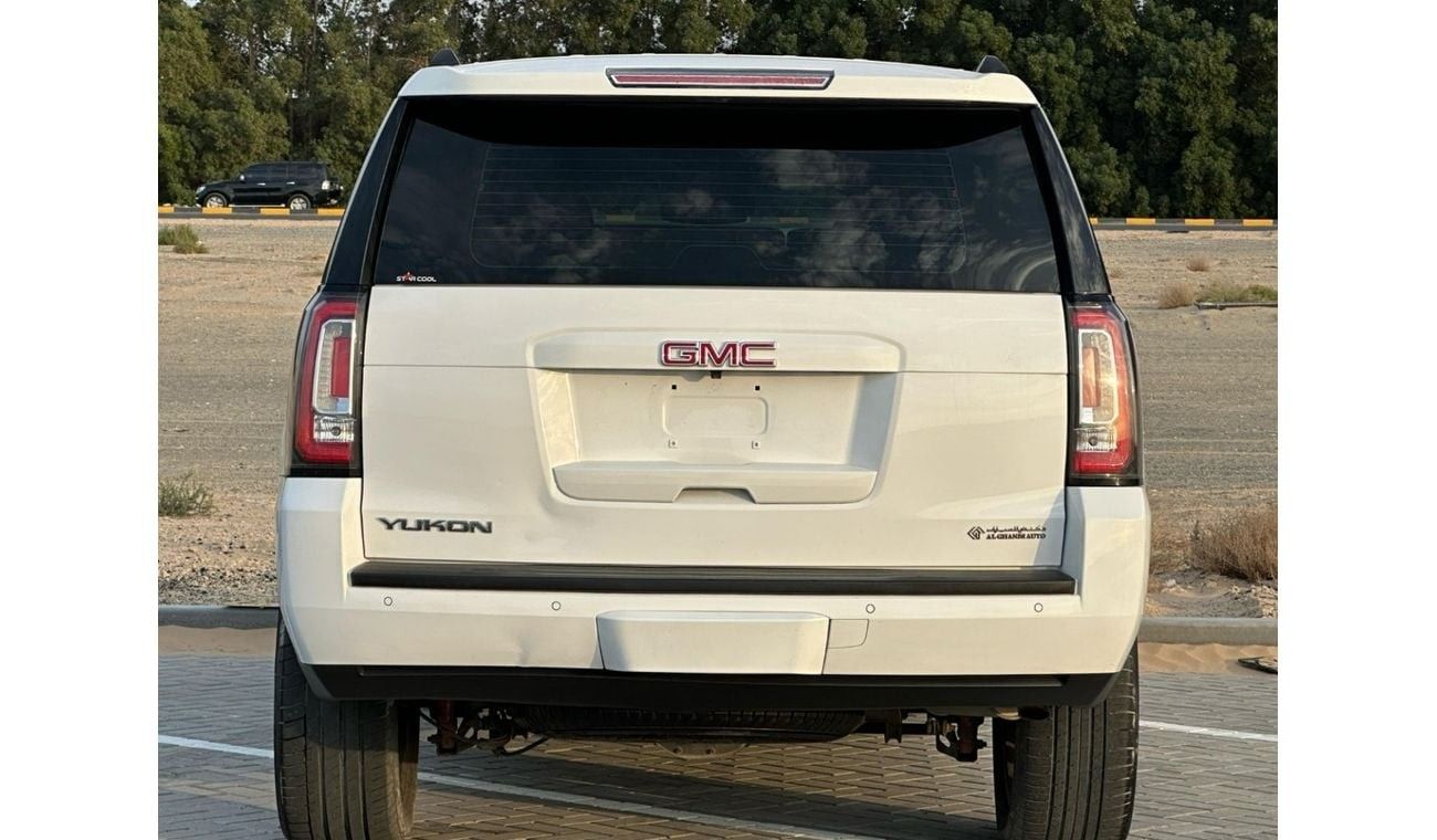 GMC Yukon SLE 5.3L 4WD (8 Seater) GMC YUKON 2017 GCC ORGINAL PAINT // ACCIDENT FREE // PERFECT CONDITION