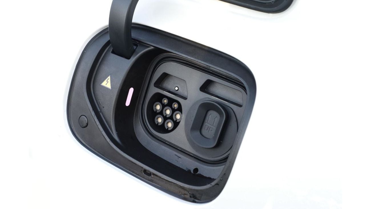 شاومى SU7 2024 XIAOMI SU7 MAX - أبيض داخل رمادي | سعر التصدير