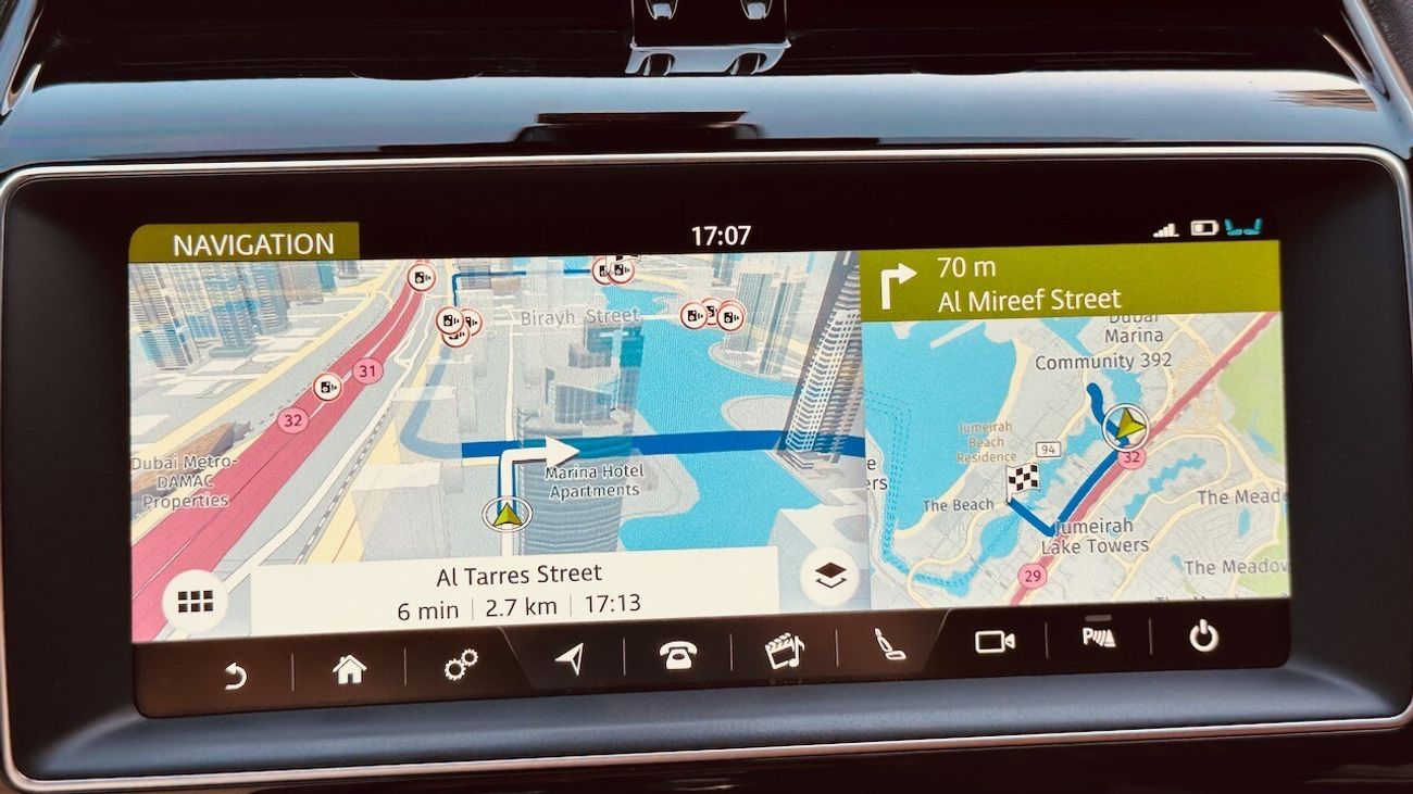 Jaguar F Pace V6 Supercharged F-Pace + HUD, Paddles, Sports mode, Cruise Control, Descent control