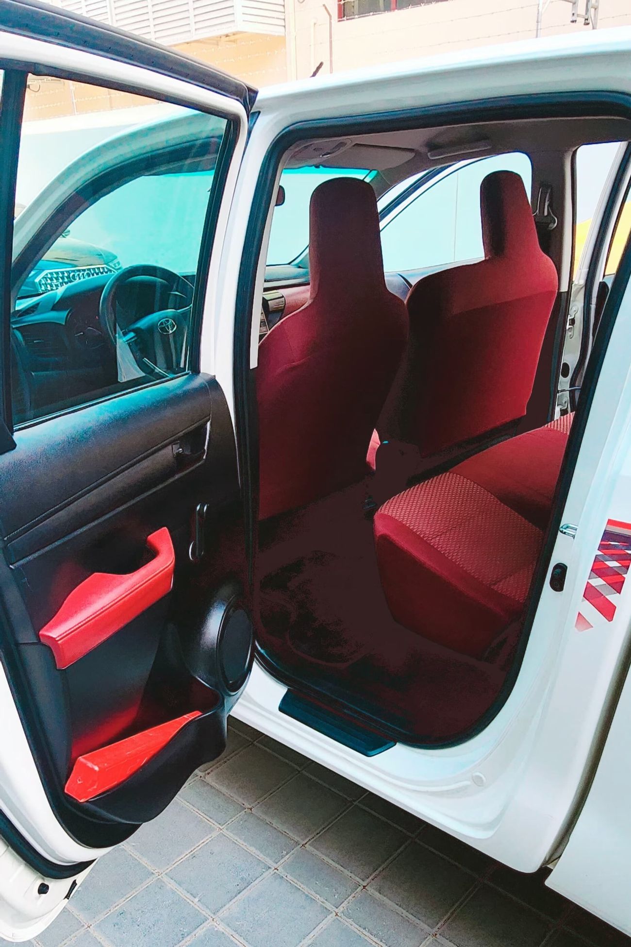 تويوتا هيلوكس GL 2.7L Double Cab Utility RWD