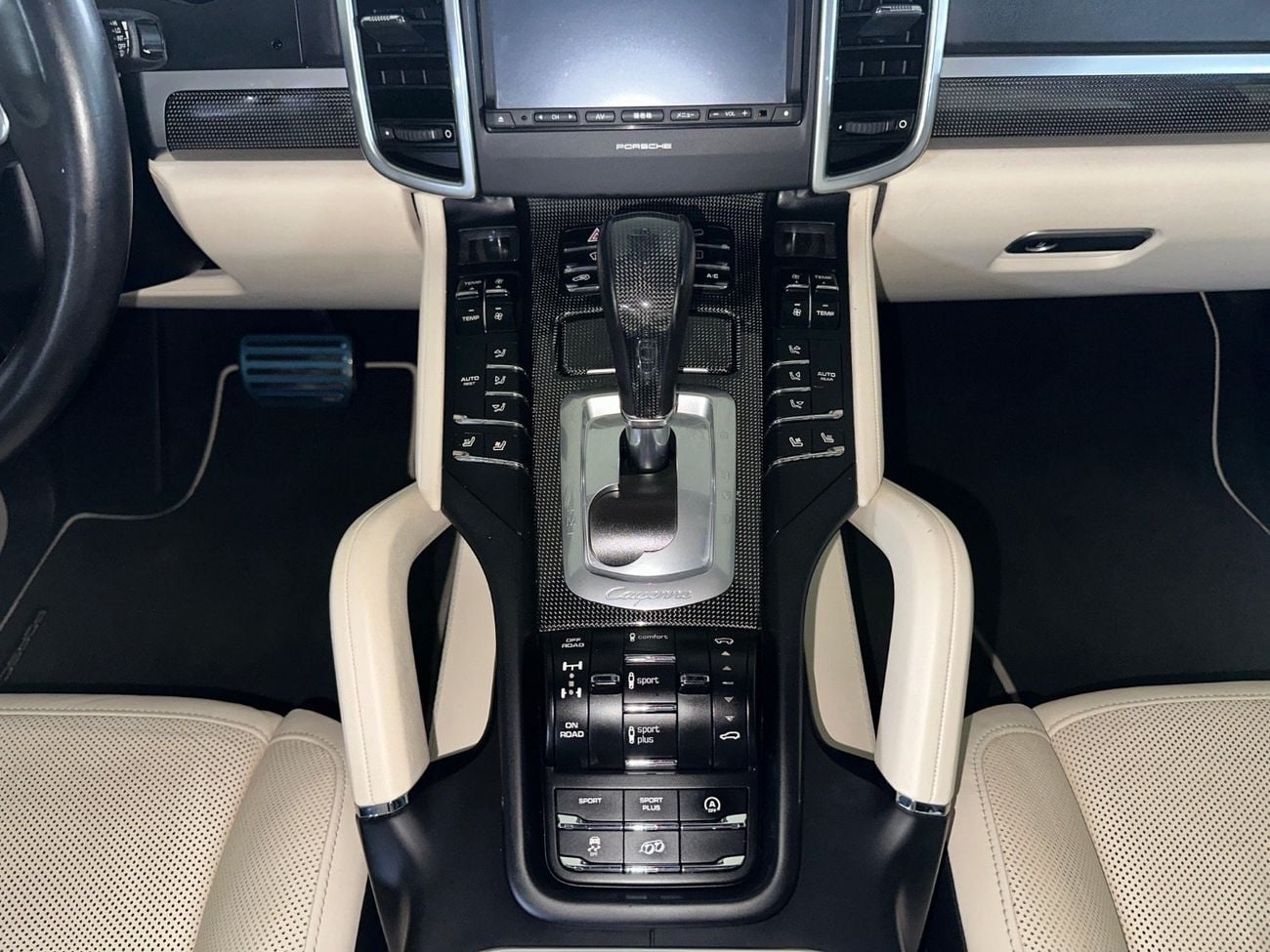 Porsche Cayenne TURBO S | CABRON INTERIOR PACKAGE | PORSCHE SPORTS EXHAUST SYSTEM | SUNROOF