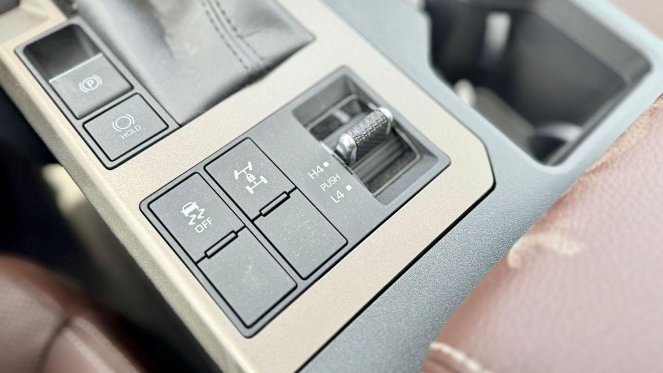 تويوتا برادو Toyota Prado 2024, petrol engine 2.4L 7seats Automatic gear,white colour 2