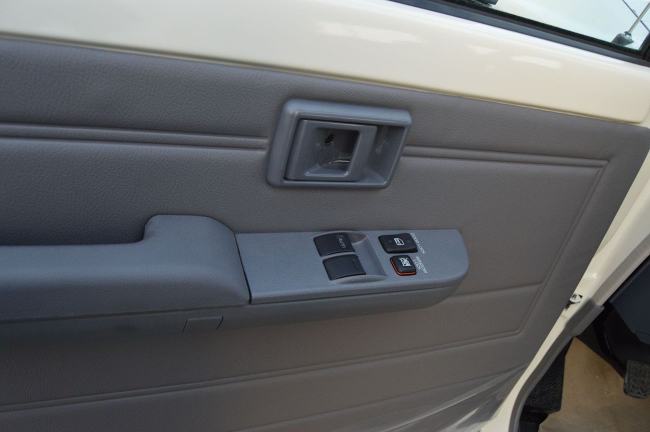 Toyota Land Cruiser Toyota Land Cruiser Hard Top 3 Door Year: 2025 Color: White