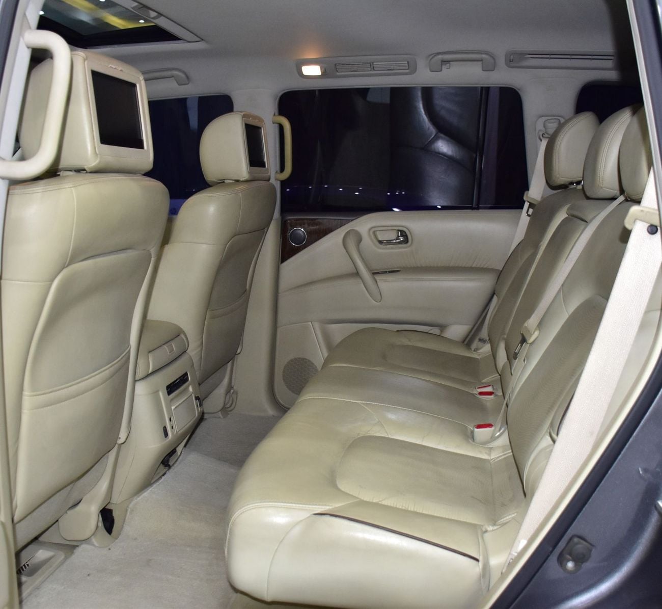 Nissan Patrol LE TITANIUM EXCELLENT DEAL for our Nissan Patrol Titanium V8 ( 2018 Model ) in Grey Color GCC Specs