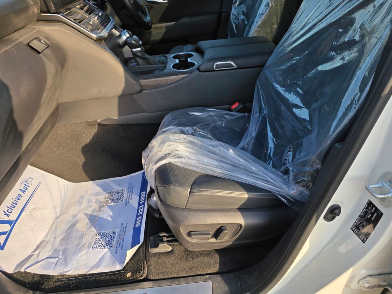 Toyota Land Cruiser LC300 ,RIGHT HAND DRIVE DIESEL ,4.5 LITER ,FULL OPTION  ,WITH G.R KIT