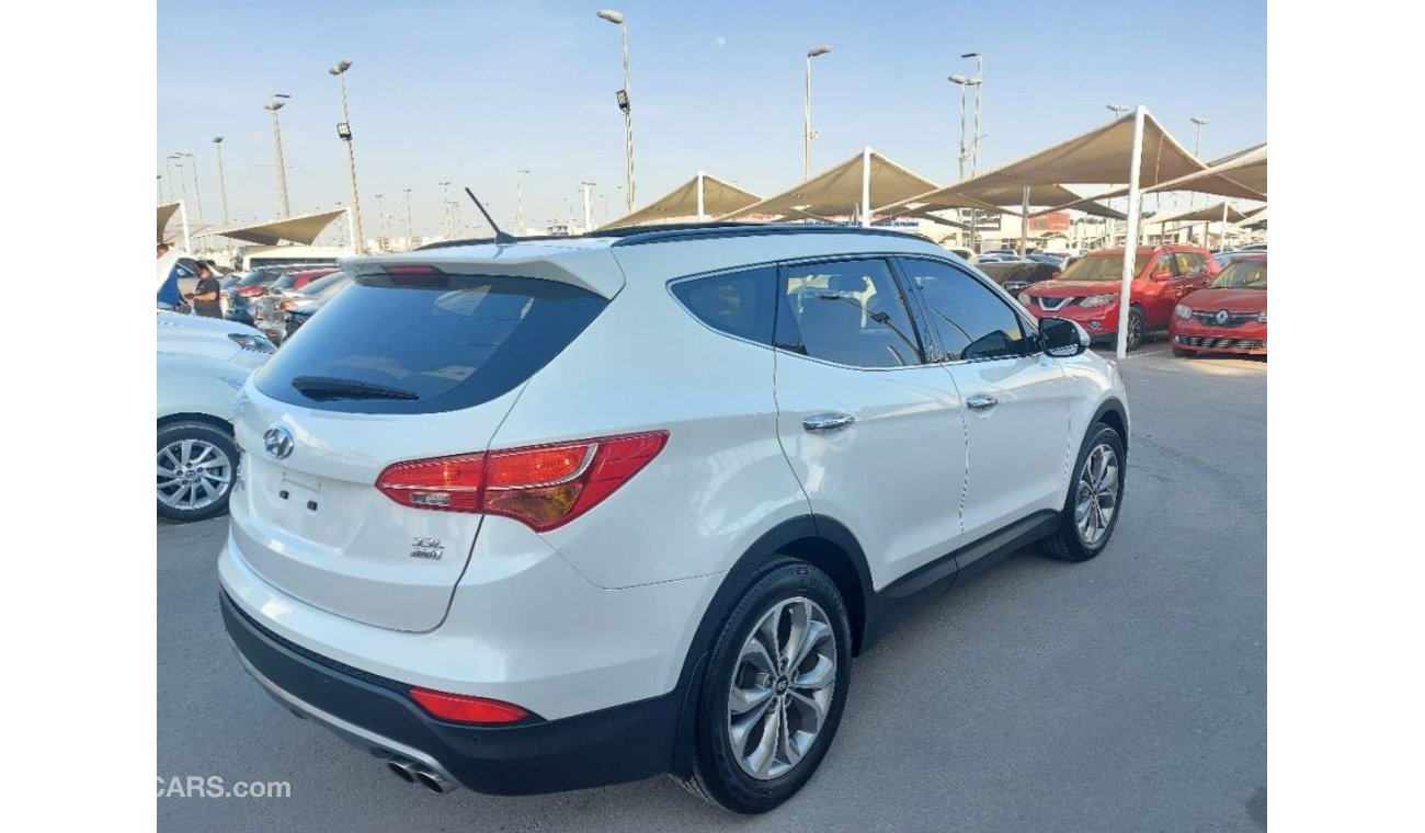 Hyundai Santa Fe Santa Fe 2016 Gcc 4WD V6 panoramic 7seats