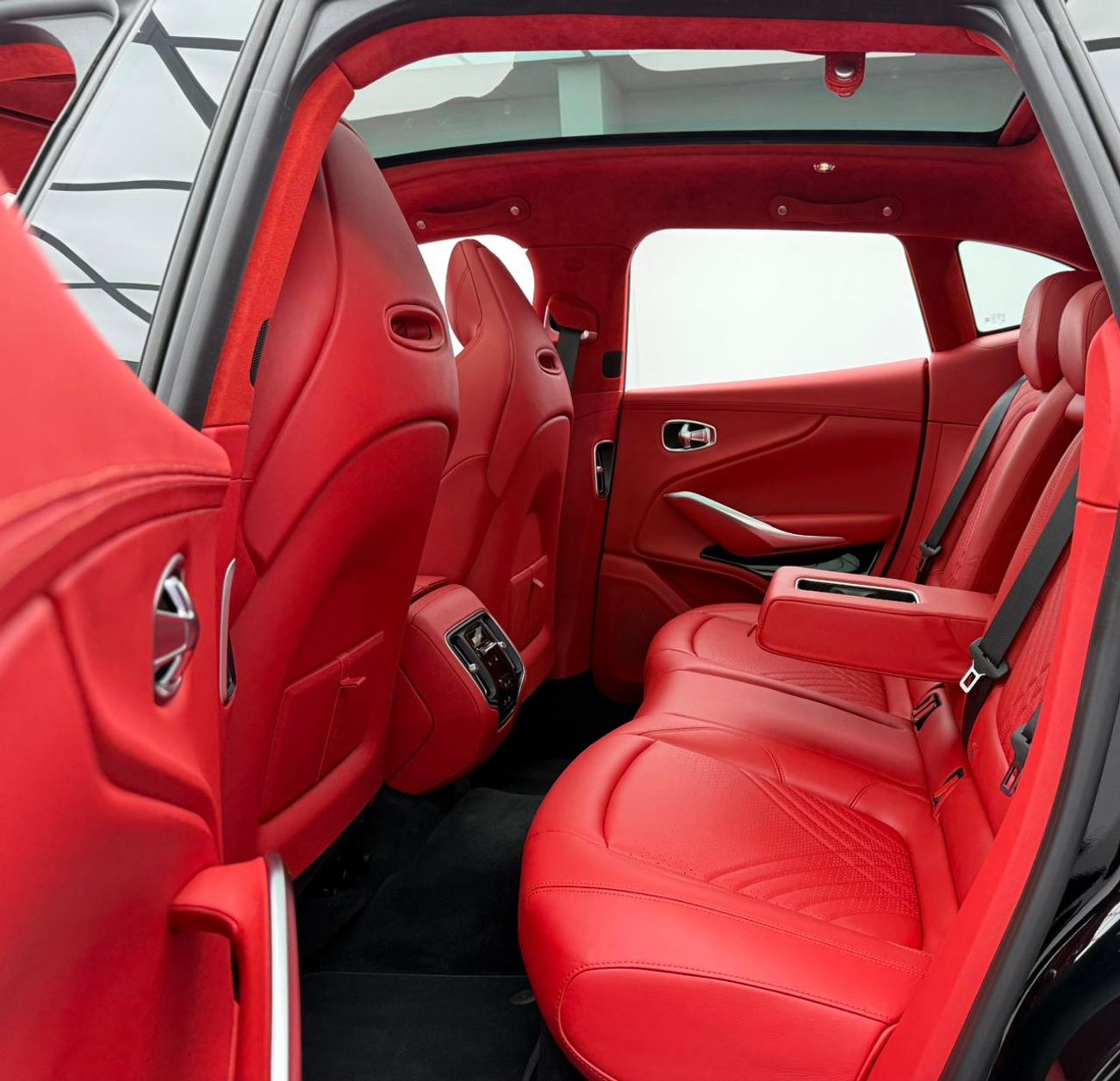 Aston Martin DBX 2024 Aston Martin DBX ,Aston Martin Warranty+Service Contract 8/2028 ,New ,GCC