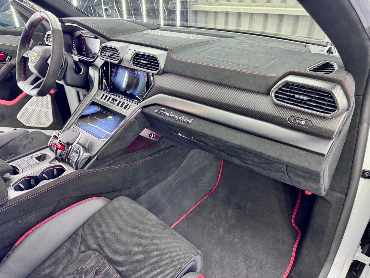 لامبورغيني اوروس 4.0T V8 Performante