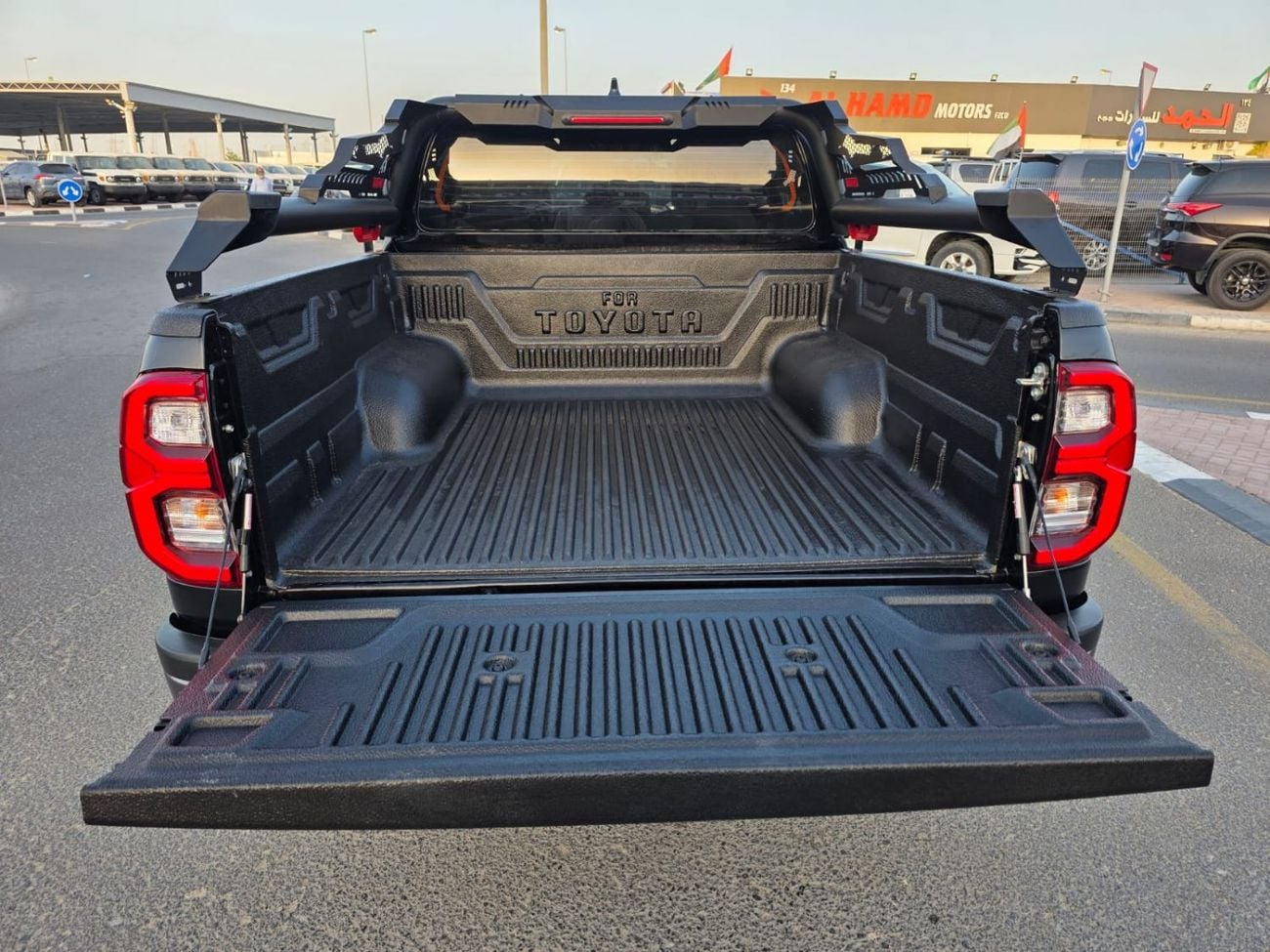 Toyota Hilux TOYOTA HILUX PICK UP SR5 GR SEATS 2024 WHITE 4WD AT DIESEL = RIGHT HAND
