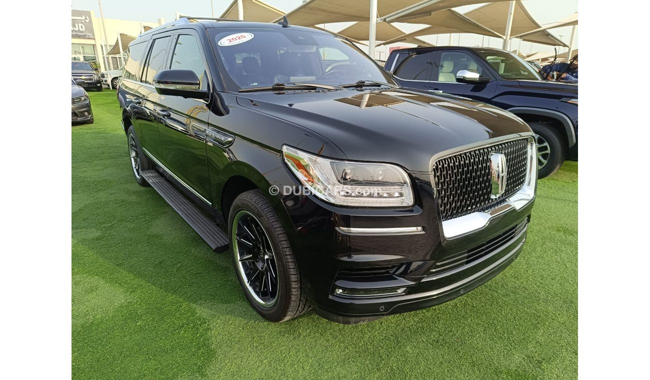 Lincoln Navigator Presidential Car in excellent condition. clean from the inside and outside!