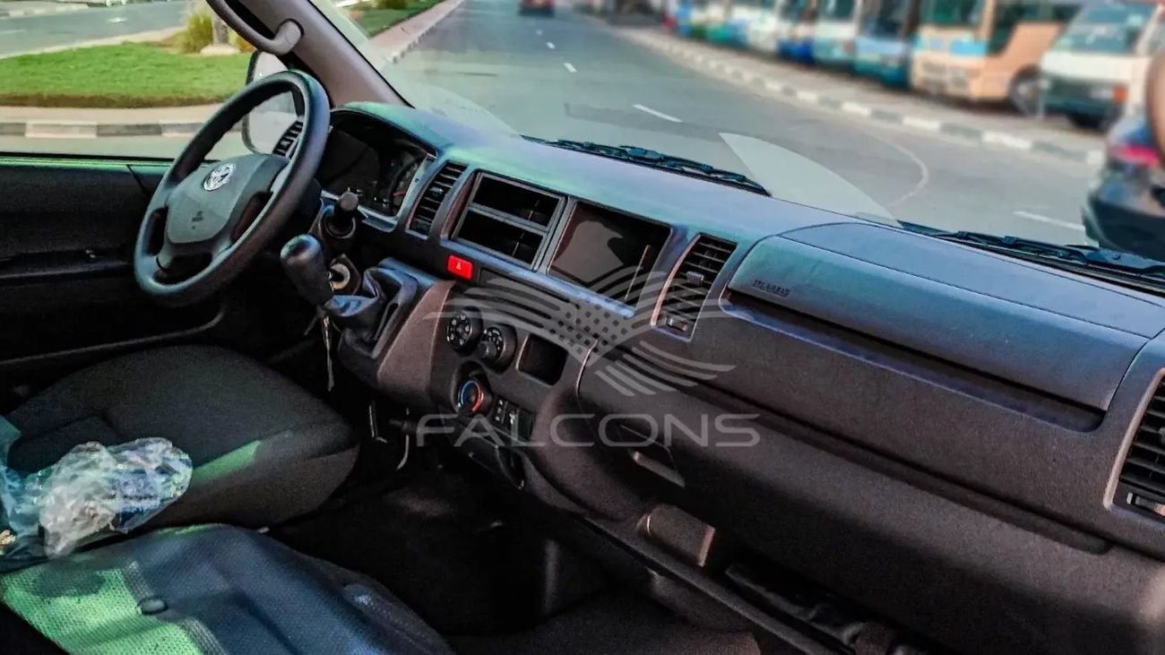 Toyota Hiace Toyota HIACE D 2.5L DLX HR Wide AC VAN MT