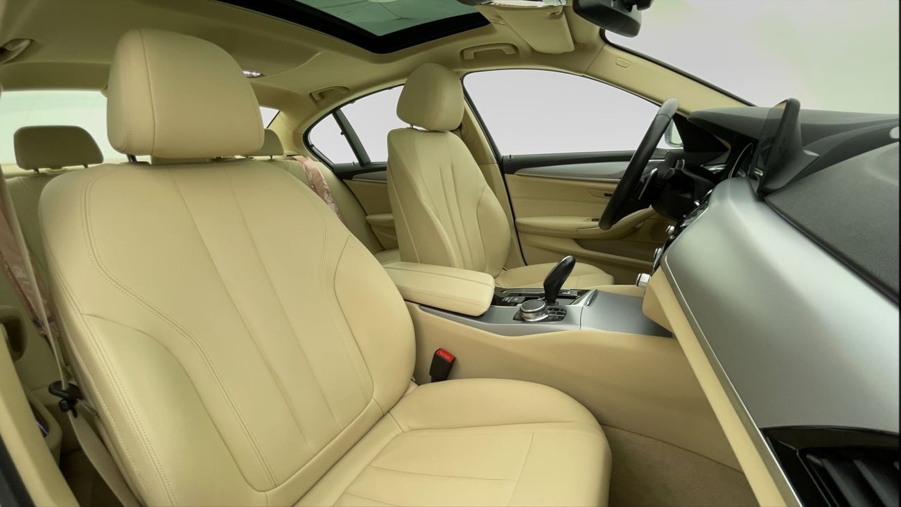 BMW 520i EXCLUSIVE 2 | Zero Down Payment | Home Test Drive