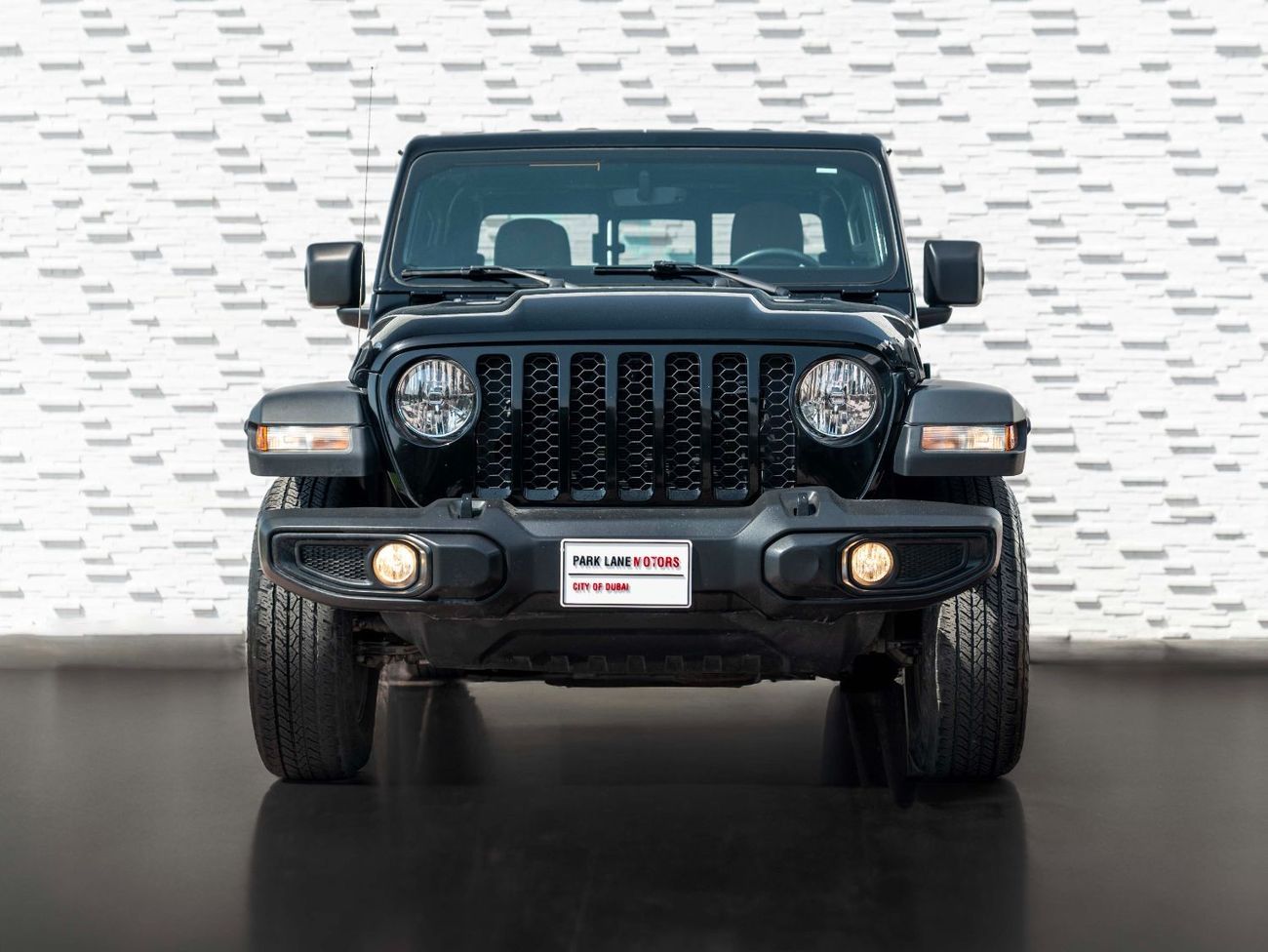 جيب جلادياتور AED 2,516 PM • GLADIATOR SPORT • ONLY 43,000 KM • OFFICIAL JEEP WARRANTY UNTIL 2027