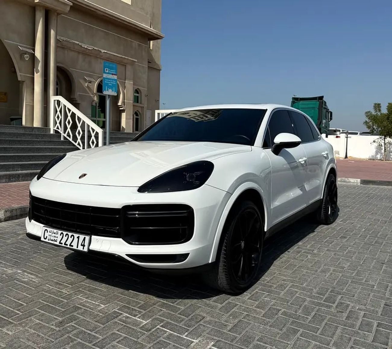 Porsche Cayenne STANDARD LOW MILEAGE + 1 YEAR SERVICE CONTRACT