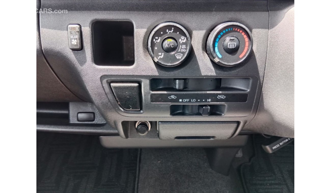 Toyota Hiace TOYOTA HIACE VAN RIGHT HAND DRIVE (PM1447)