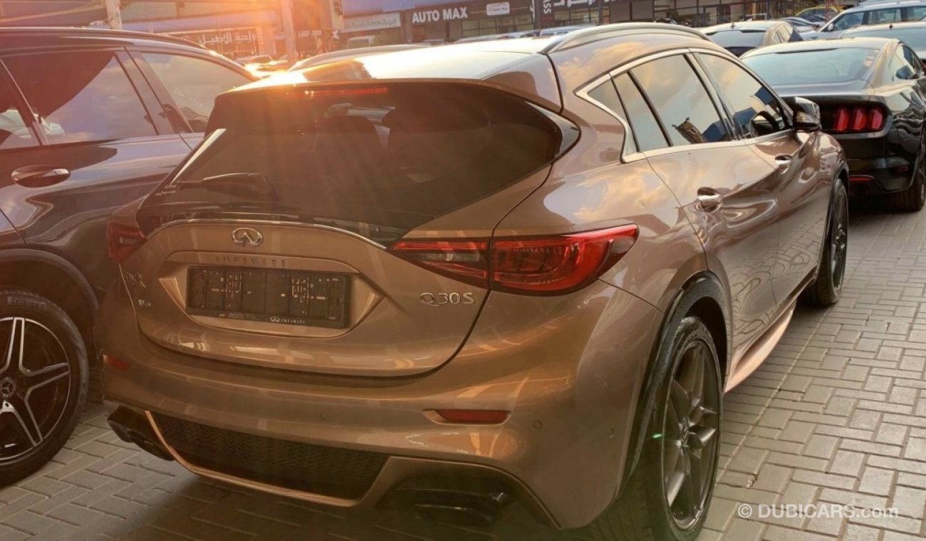 Infiniti Q30 Q30 AWD GCC 2,0 T