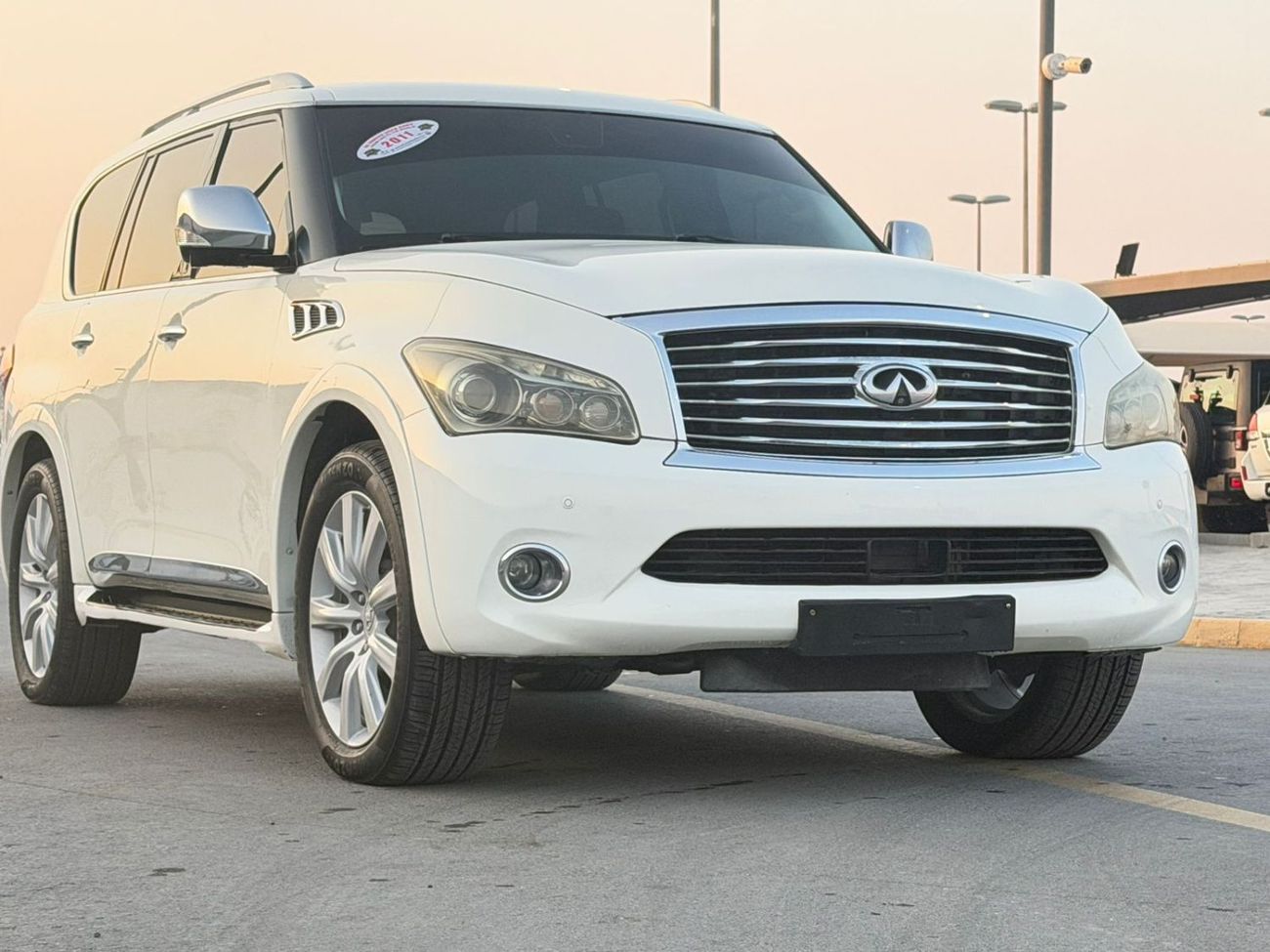 Infiniti QX56 Full option, number one