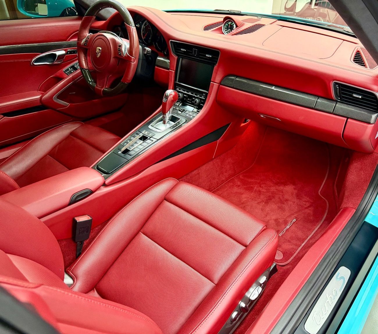 Porsche 911 Turbo S 3.8L (530 HP) Coupe