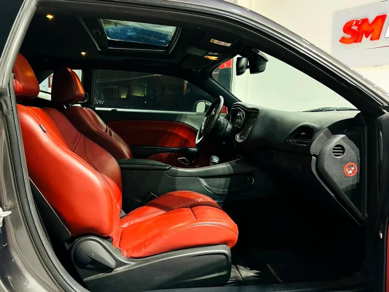 Dodge Challenger R/T Plus 5.7L (372 HP) V8 R/T HEMI 5.7 LITRE GCC SPECS FULL OPTION