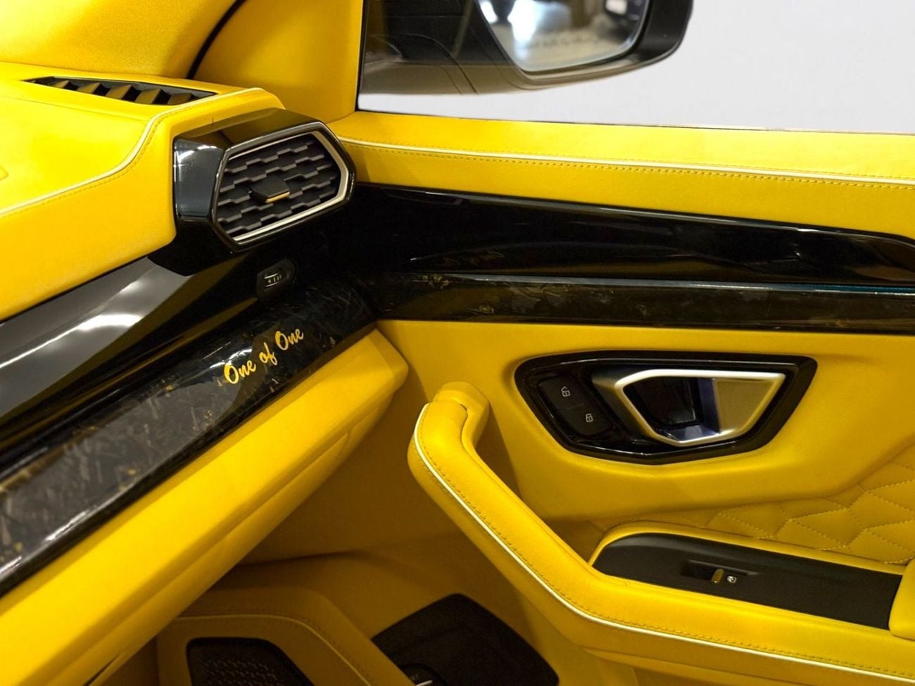 لامبورغيني اوروس STD AED 13,330 P.M | 0% DOWN PAYMENT | LAMBORGHINI URUS (VENATUS EVO S P900 KIT) | 4.0L TWIN-TURBO V