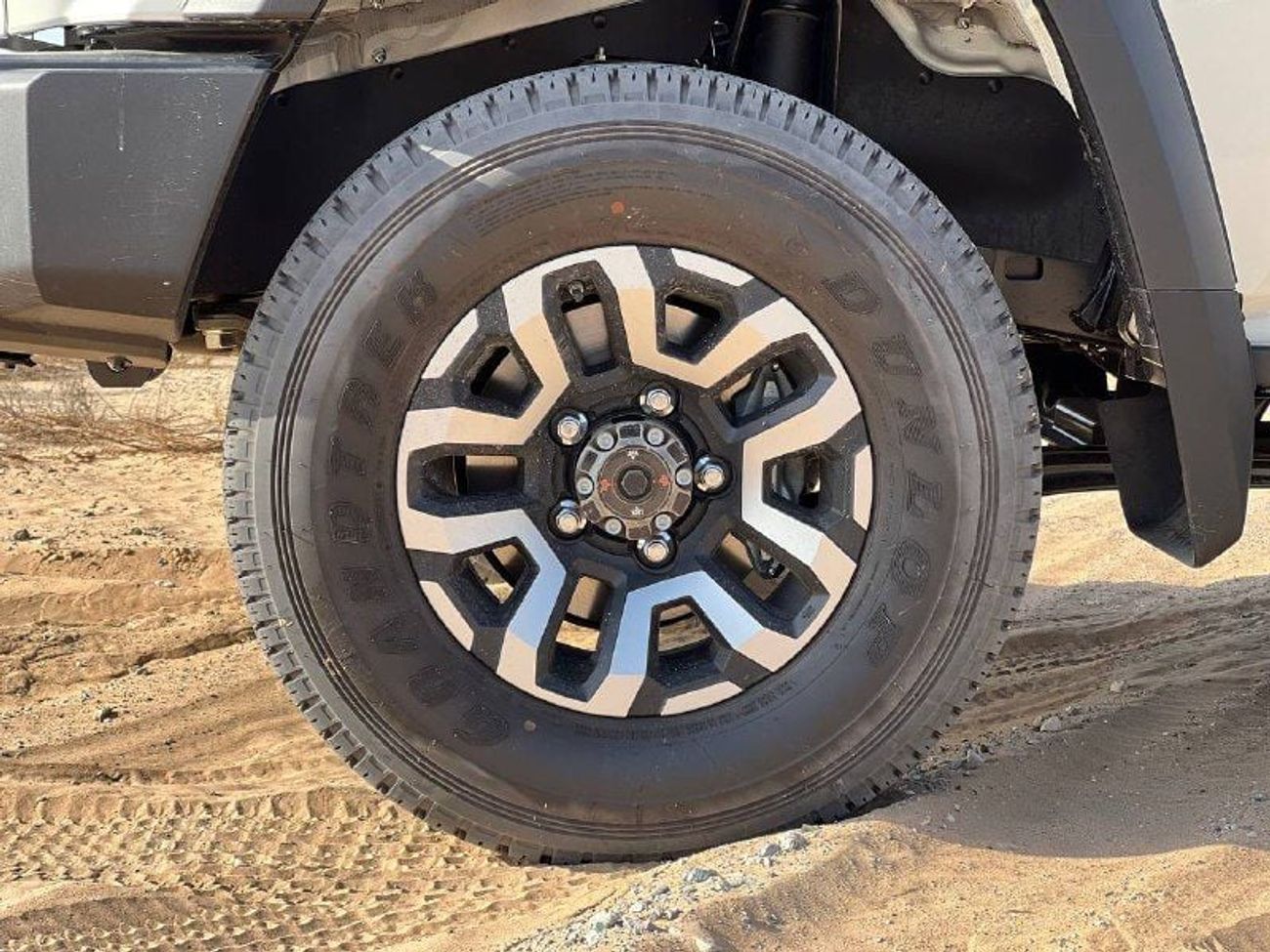 Toyota Land Cruiser 70 LC76 4.0L PTR A/T // 2025 // FULL OPTION WITH RADAR , LEATHER SEATS , DVD&BACK CAMERA // SPECIAL OFF