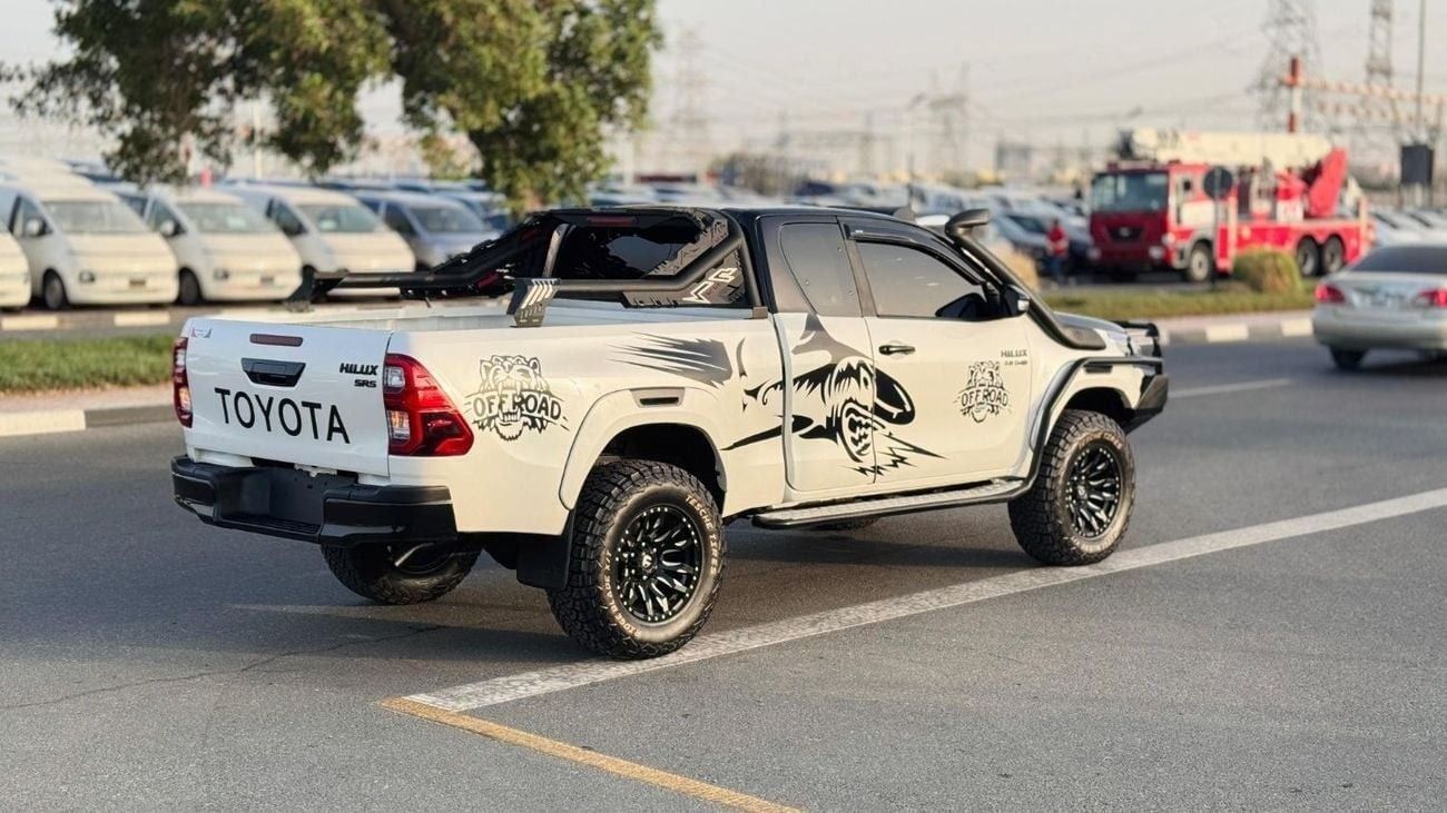 Toyota Hilux SMART CAB | PREMIUM BULL BAR WITH LED FOCUSED LIGHTS | 2.8L DIESEL ENGINE | 2023