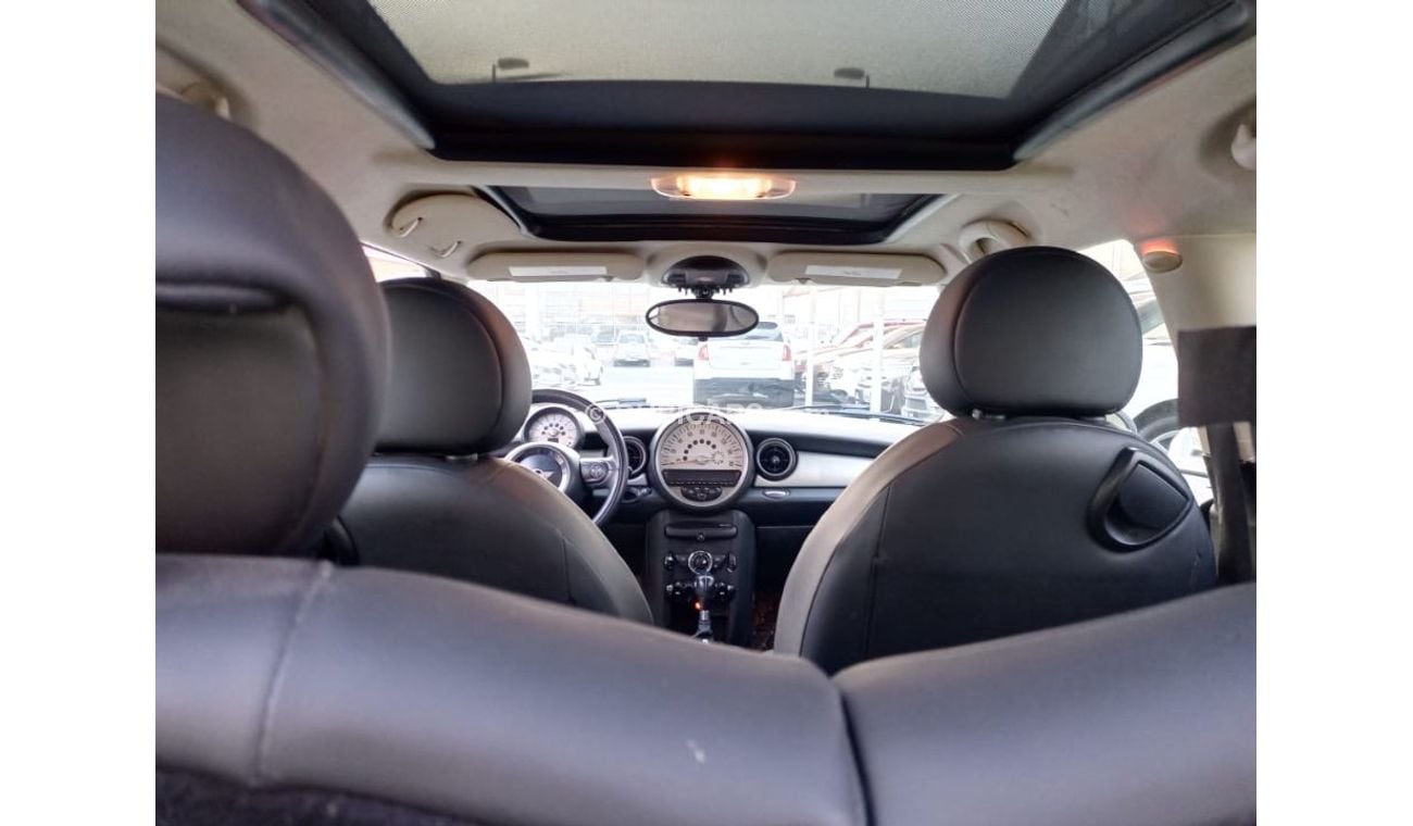 Mini Cooper 1600 CC, model 2013, panorama, leather, automatic, cruise control, central lock, in excellent condit