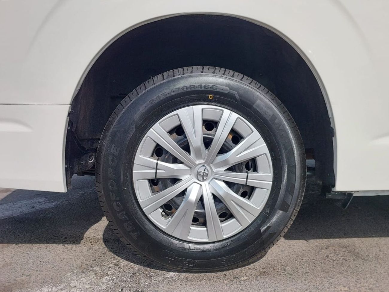 Toyota Hiace TOYOTA HIACE COMMUTER VAN RHD 2019 MODEL 2.8L DIESEL AUTOMATIC(PM01596)