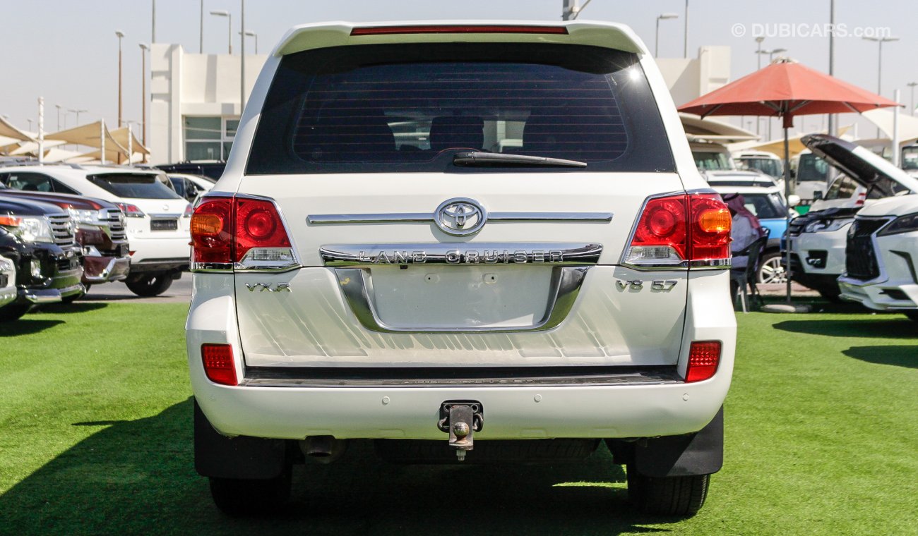 Toyota Land Cruiser VXR V8 5.7L