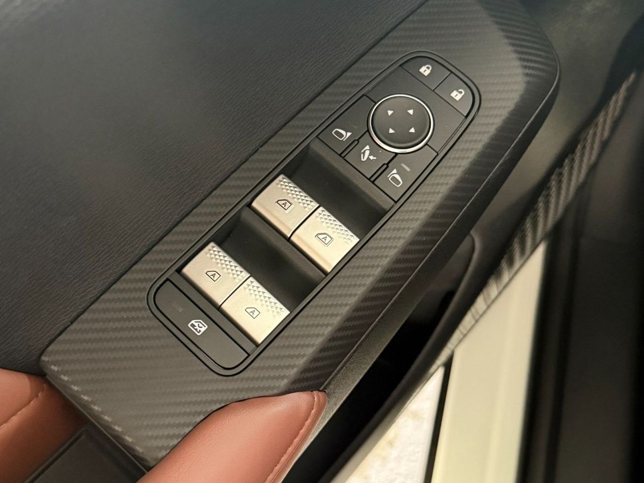 ميتسوبيشي آوتلاندر OUTLANDER 2.5 P-LINE 4WD **EXPORT ONLY**التصدير فقط خارج الخليج**