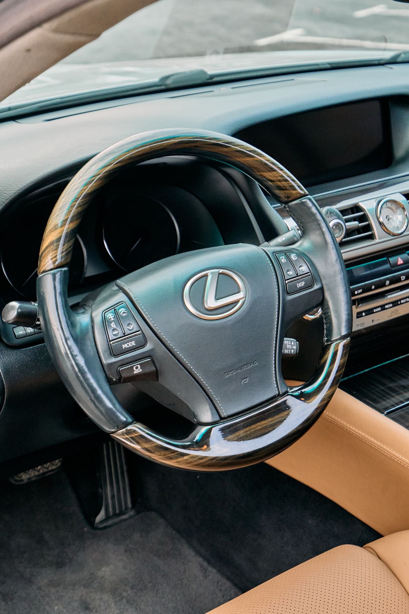 لكزس LS 460 L 4.6L