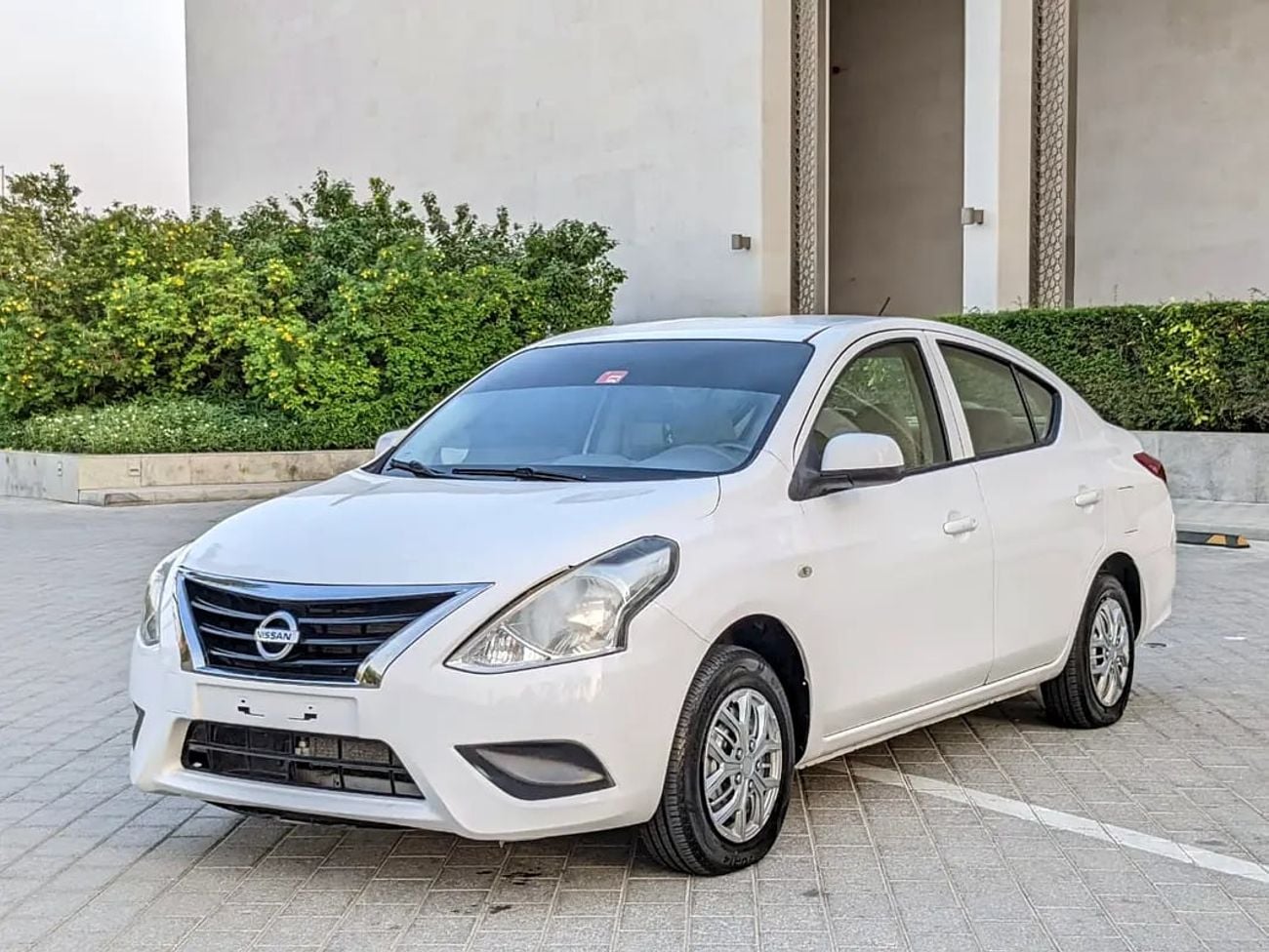Nissan Sunny SV GCC Immaculate Condition Low KM Family Sedan 4 Cylinder Fully Automatic