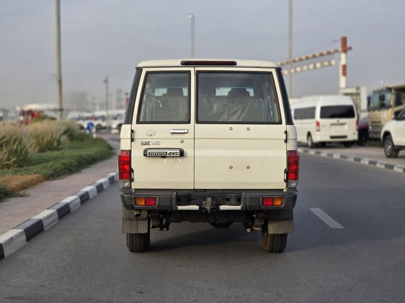 Toyota Land Cruiser 70 2024 LC76 4.5L V8 Diesel MT
