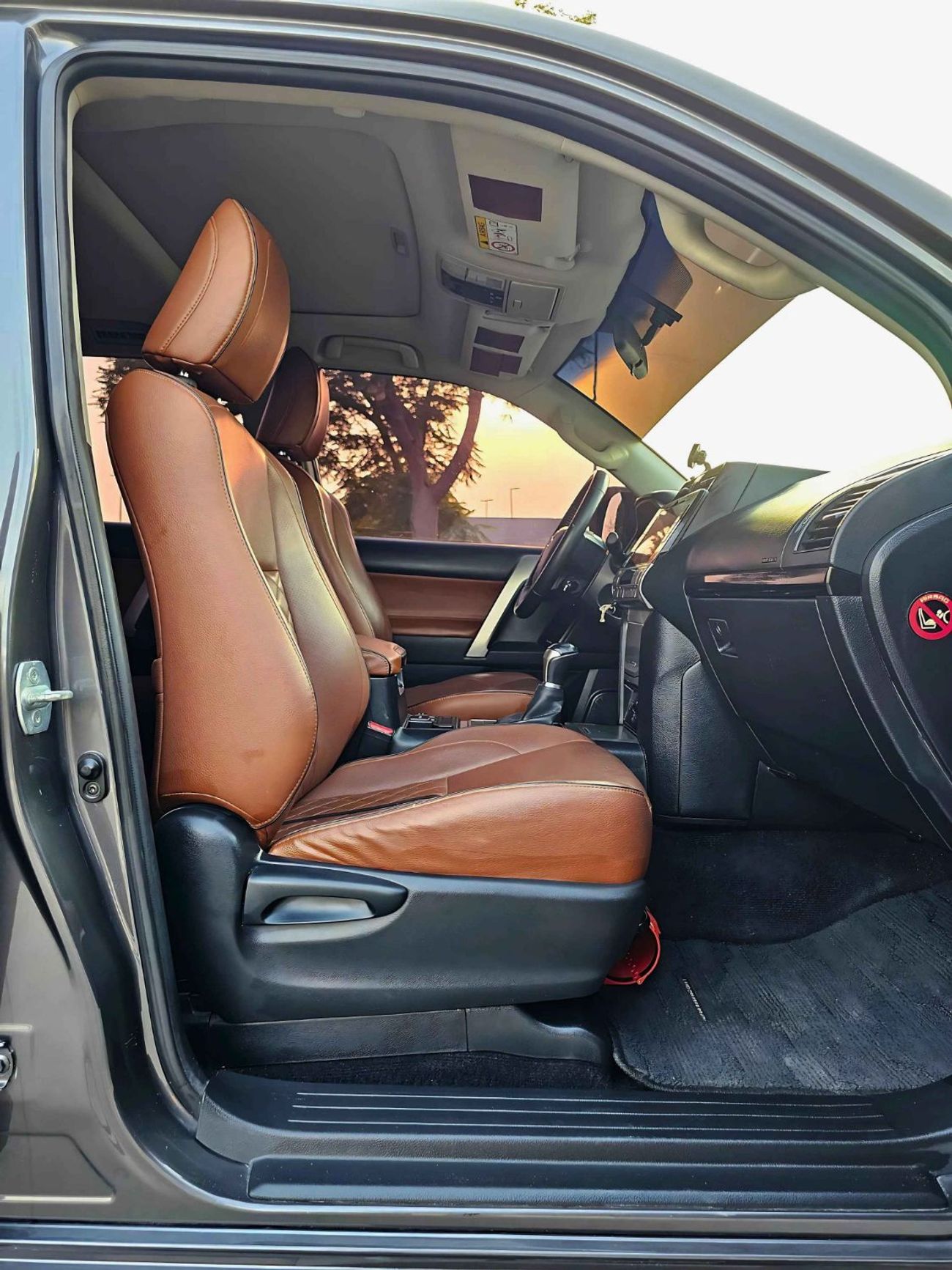 تويوتا برادو PRADO VXR/GCC FULL OPTION/LEATHER SEATS SUNROOF/2.7L V4 4WD/EXPORT ONLY/LOT#92261