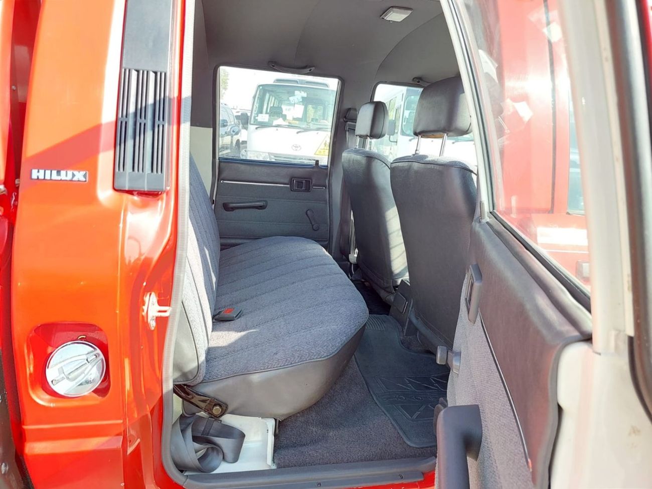 تويوتا هيلوكس TOYOTA HILUX PICKUP RHD 1987 MODEL 2.0 L PETROL MANUAL(PM19257)