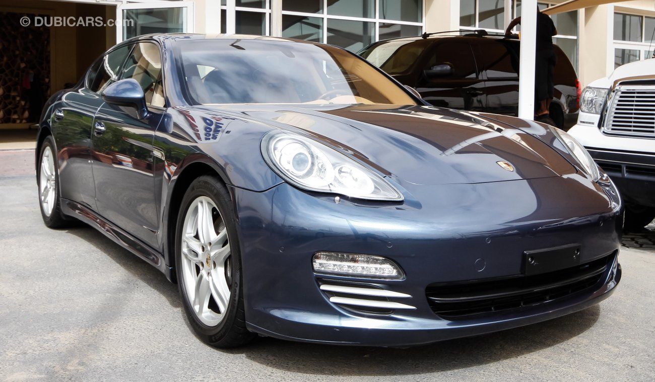 Porsche Panamera 4