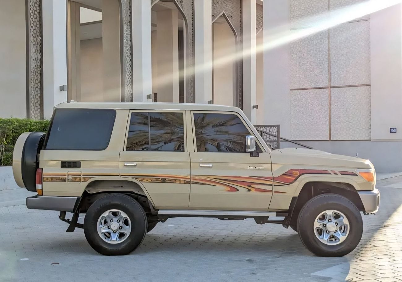 Toyota Land Cruiser LC76 LX Grade LHD 2.8L 1GD-FTV V4 Turbo Diesel Engine Manual Gear 4WD 5 Seats 5 Door