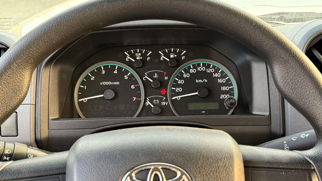 Toyota Land Cruiser 70 LC 78 4.0 V6 PETROL MANUAL