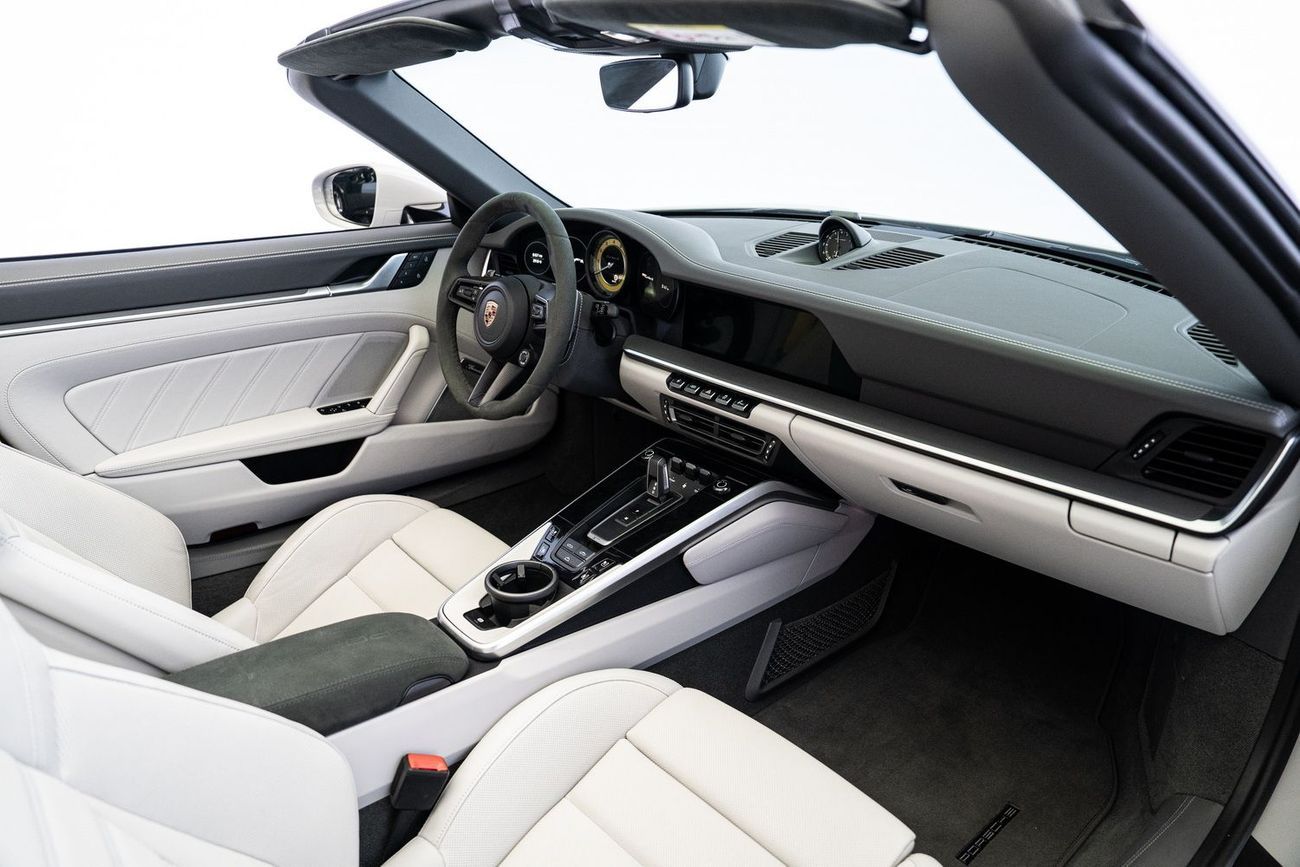 بورش 911 Turbo S 3.8L (640 HP) Convertible