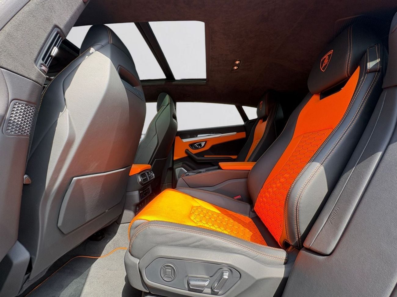 Lamborghini Urus STD AED 12,780 P.M | 0% DOWN PAYMENT | LAMBORGHINI URUS MANSORY KIT | 4.0L TWIN-TURBO V8 | FULL SERV
