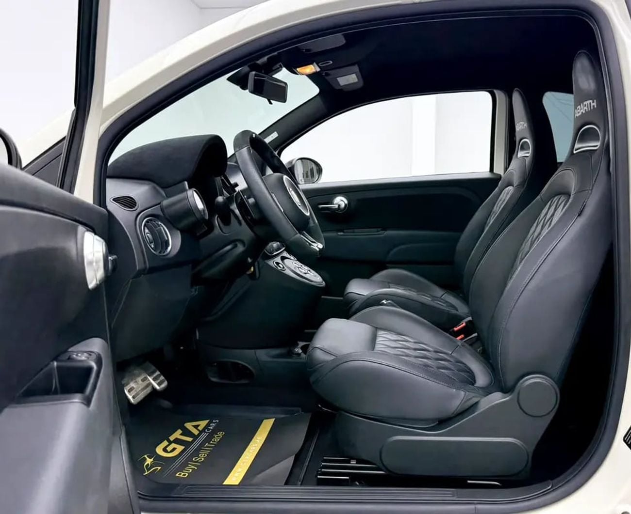 أبارث 695 كومبيتيتسيونه Fiat , 7 Years Warranty, Full Service History, Fully Loaded, GCC