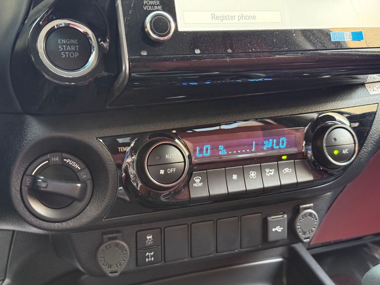 تويوتا هيلوكس Toyota Hilux 4x4 2.4L full Option automatic gearbox