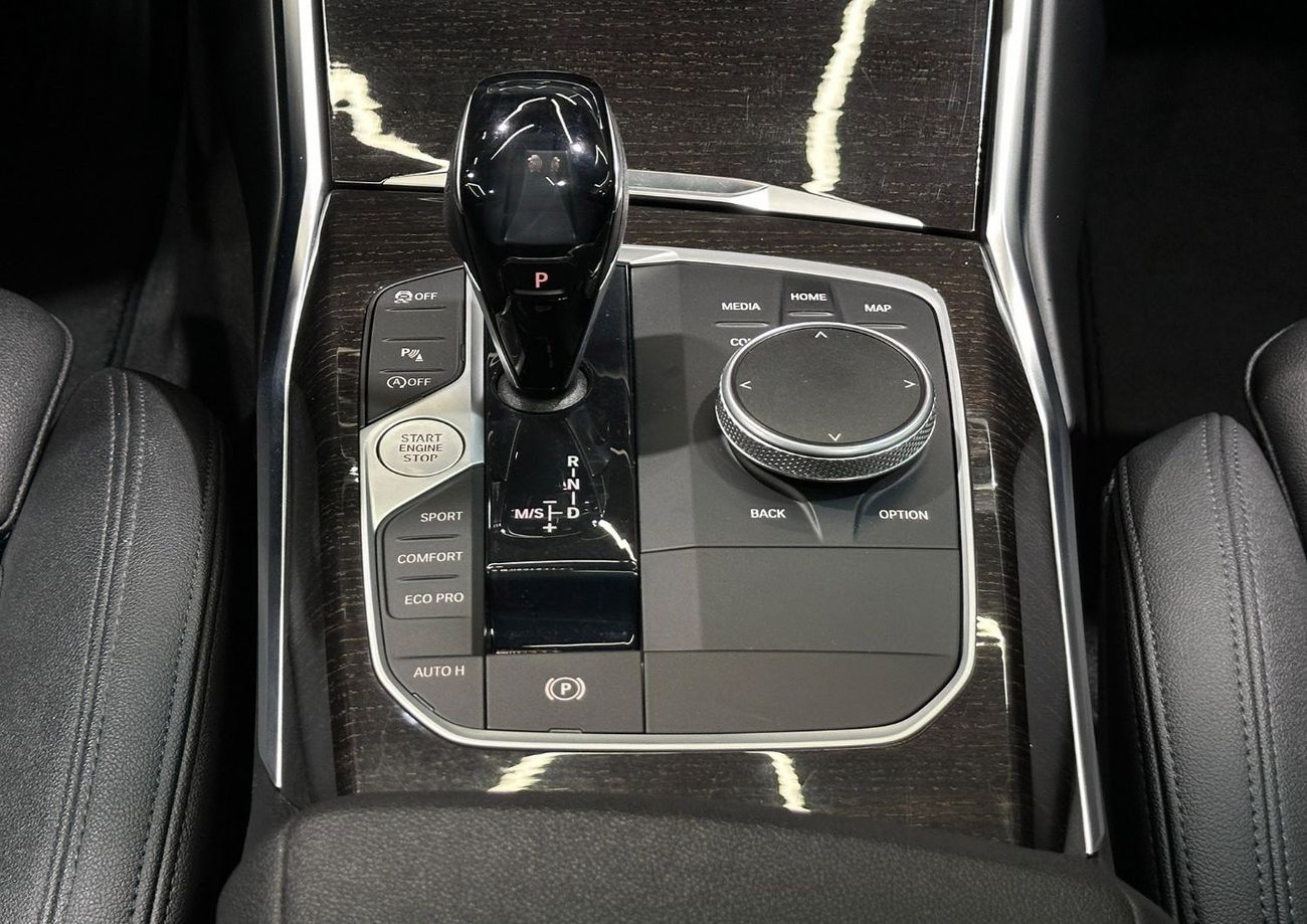 بي أم دبليو 330i Std 2.0L