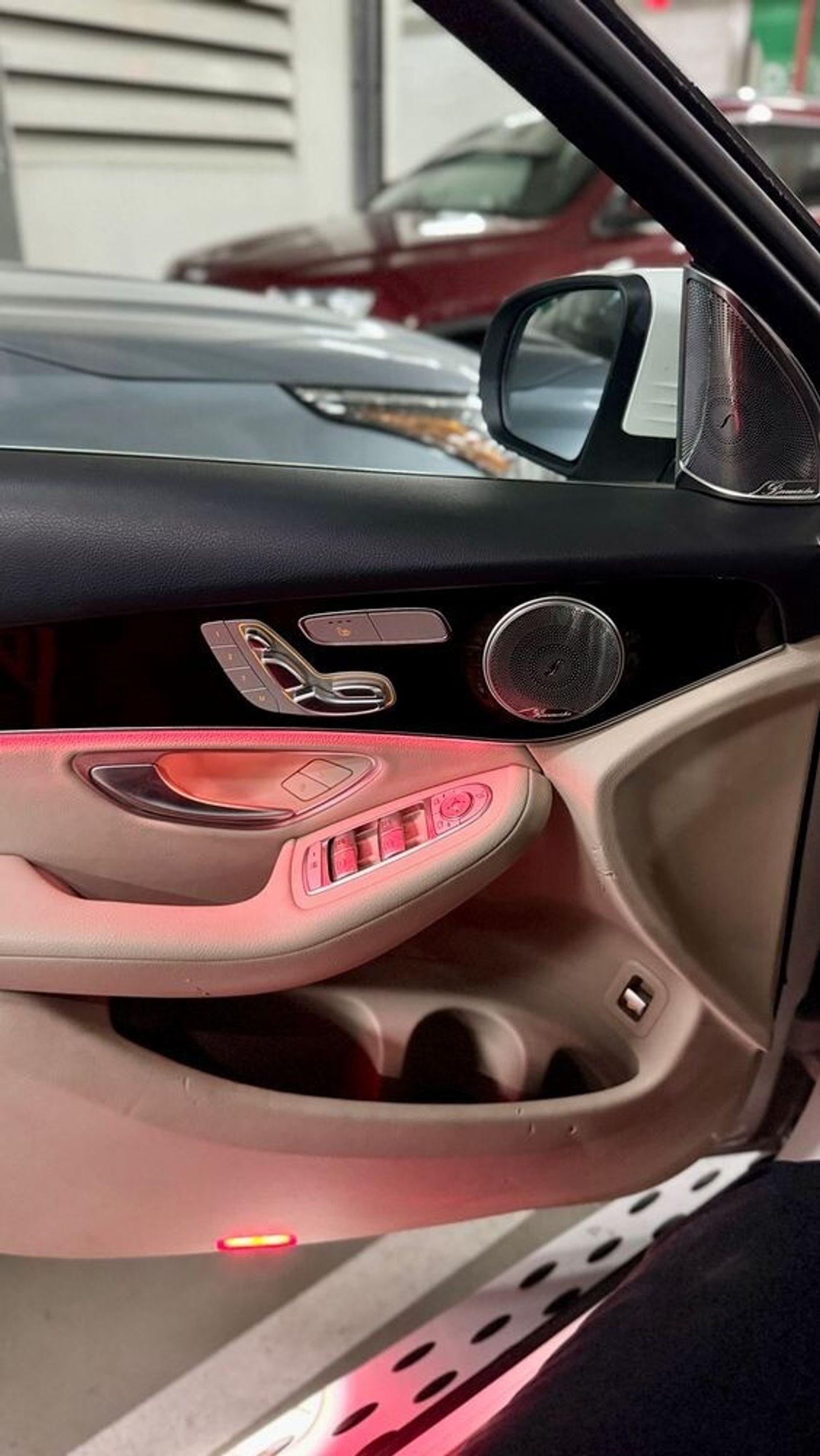 مرسيدس بنز GLC 300 4MATIC 2.0L