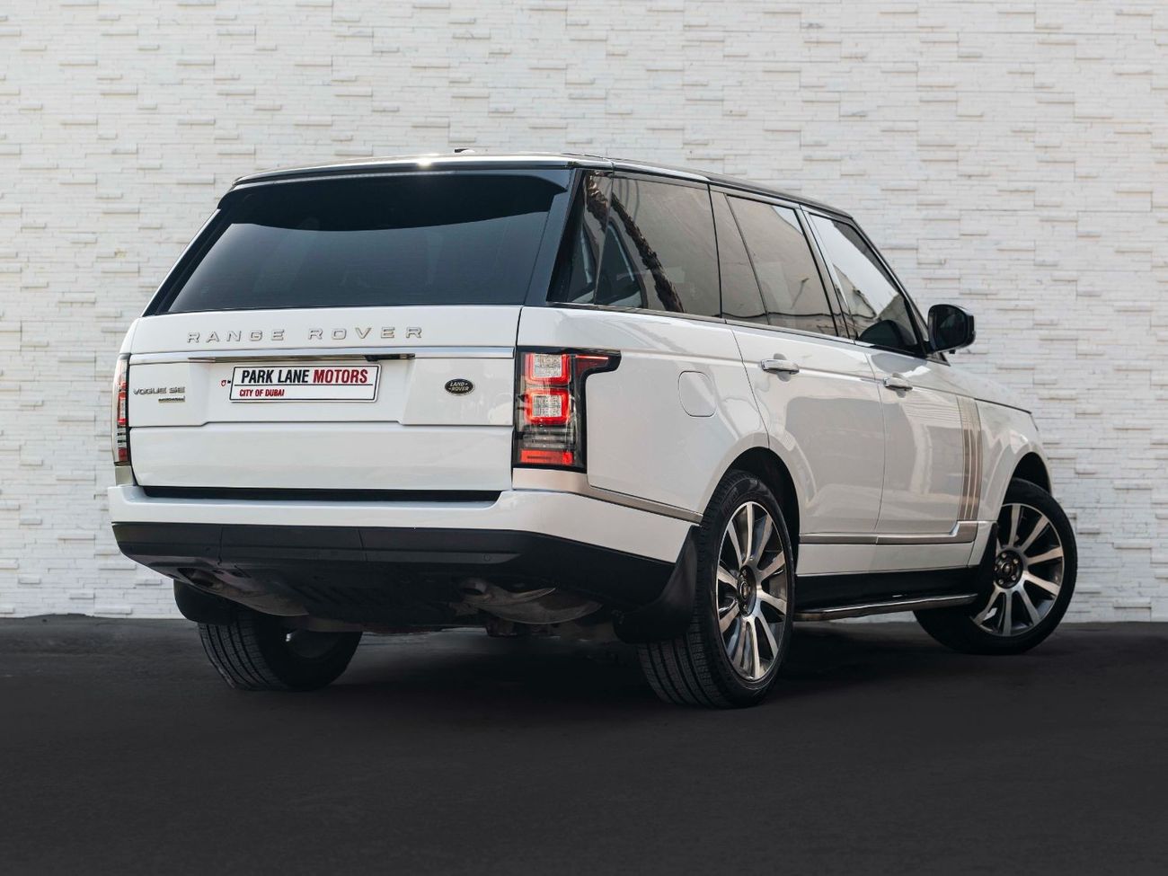 لاند روفر رينج روفر CASH OFFER!!! RANGE ROVER VOGUE HSE 5L V8 AWD LE • GCC SPECS • PRISTINE CONDITION