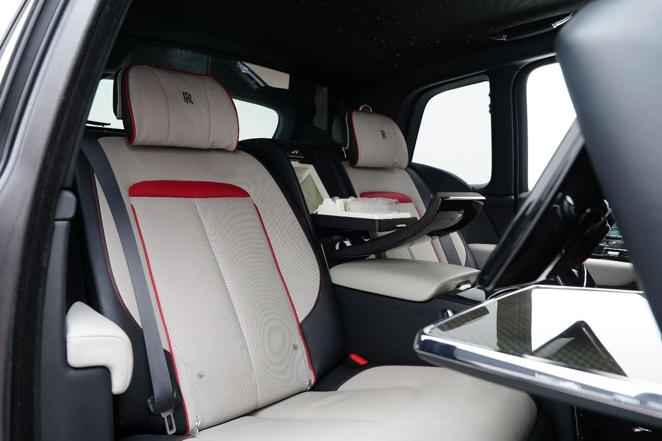 Rolls Royce Cullinan BLACK BADGE , FACELIFT, Rear VIP Seats w/ Screens, Starlight, Bespoke Audio, GCC Specs!
