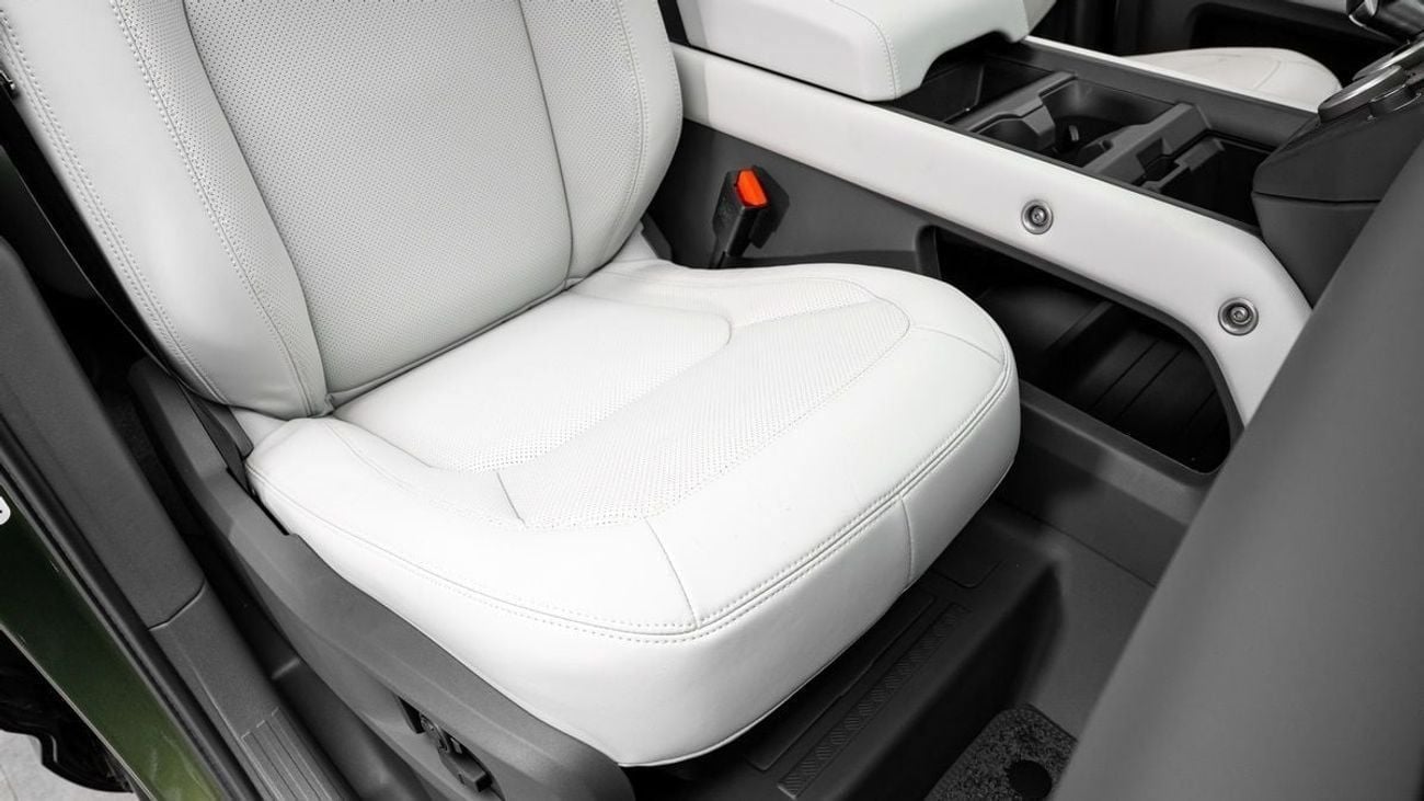 لاند روفر ديفندر X-Dynamic HSE P400e - 2026 - Under Dealer Warranty